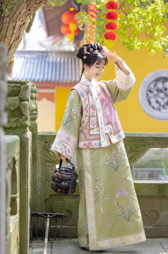 Meng Meng 萌萌 Qing Dynasty Embroidered Changyi Dress - Image 8