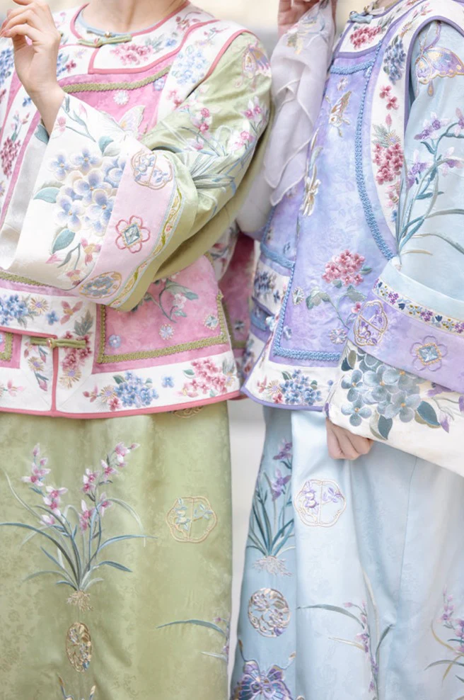 Meng Meng 萌萌 Qing Dynasty Embroidered Changyi Dress - Image 9