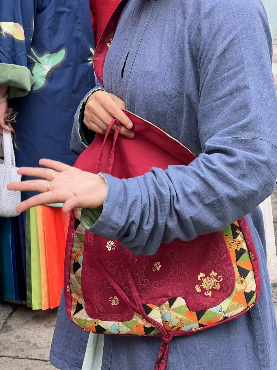 Ming Chu 明初 Early Ming Reproduction Brocade Shoulder Bag - Image 4