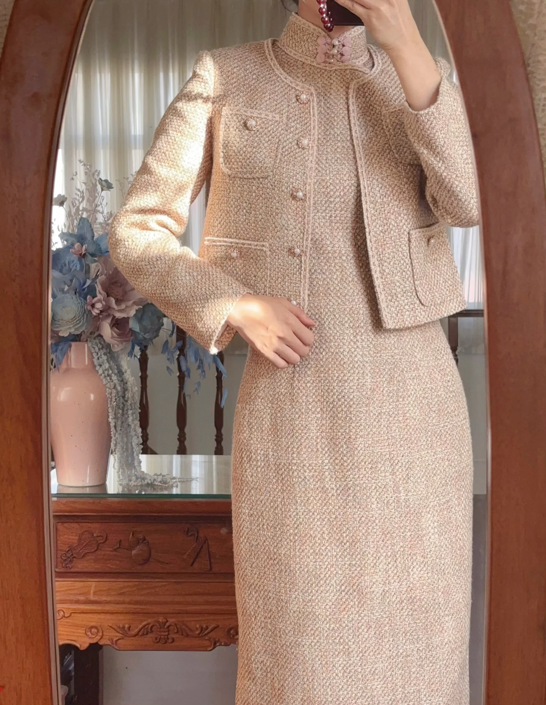 Mitao Wulong 蜜桃乌龙 Peach Oolong 1940s Inspired Tweed Qipao & Cropped Jacket Set - Image 4