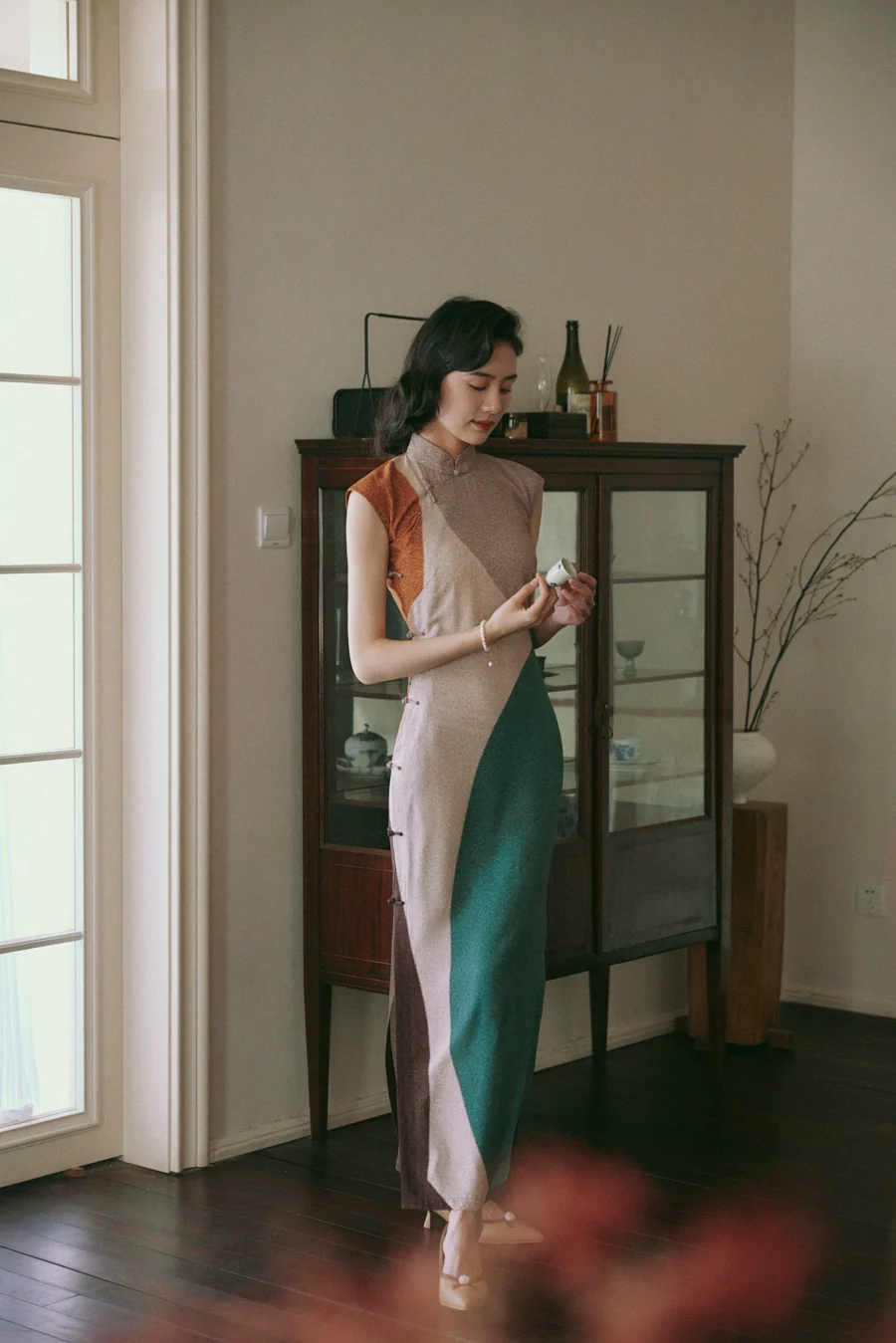 Molan Di 莫兰迪 Morandi Abstract Midcentury Daily Cap Sleeve Qipao - Image 4