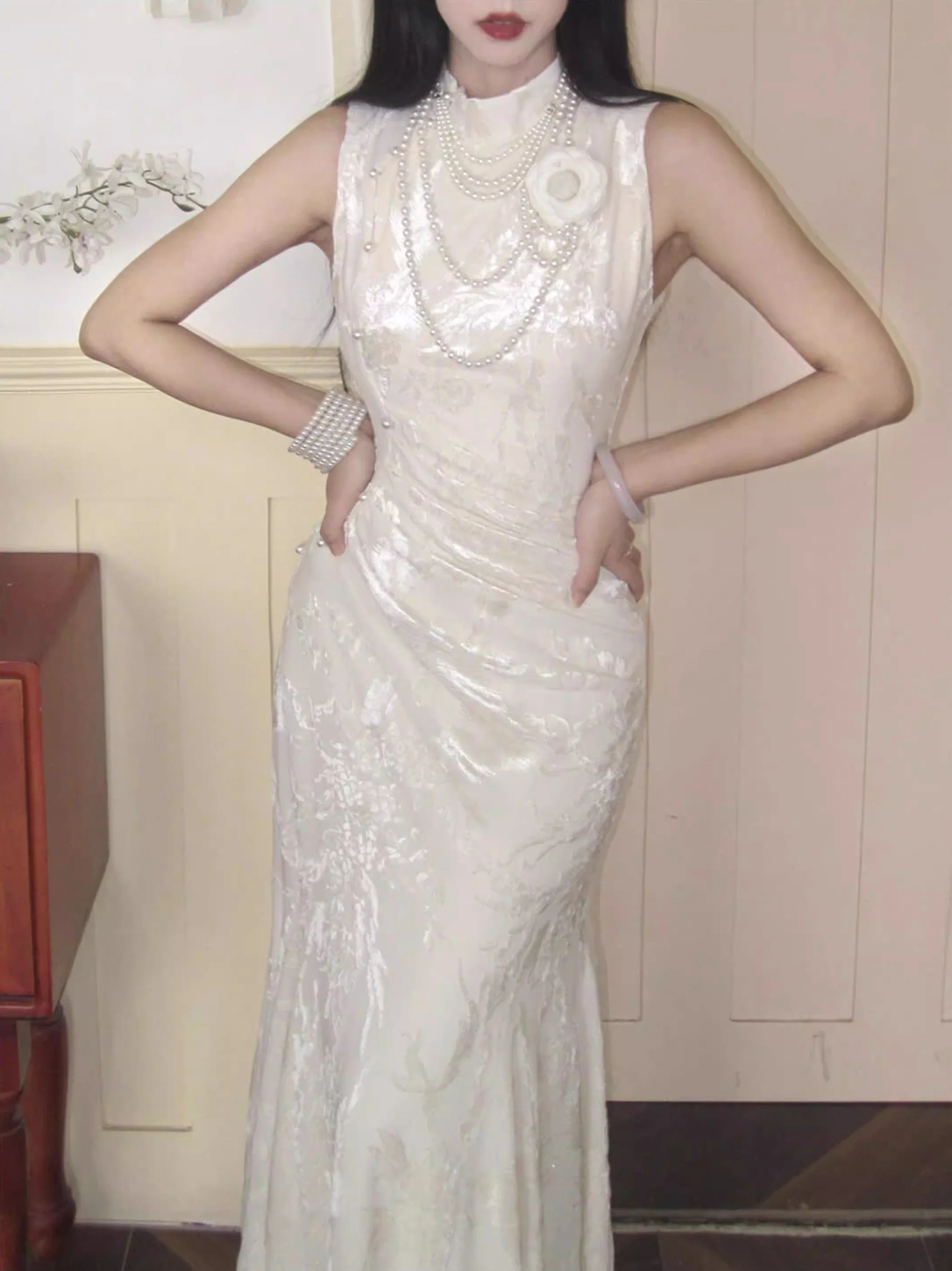 Mòli 茉莉 Jasmine Modernized Floral Satin Sleeveless Qipao - Image 7