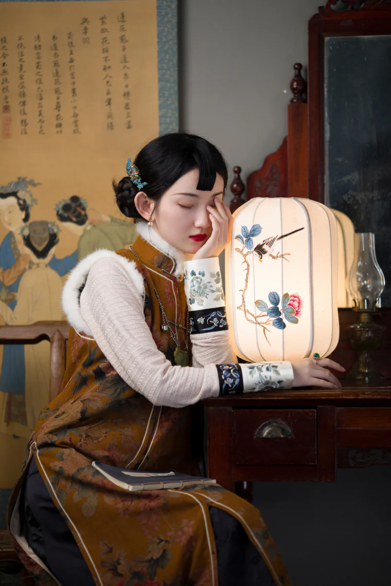 Moli Nuanyu 墨篱暖玉 Black Glass, Warm Jade Qing & Qipao Silk Embroidered Cuff Cable Knit Sweater - Image 12