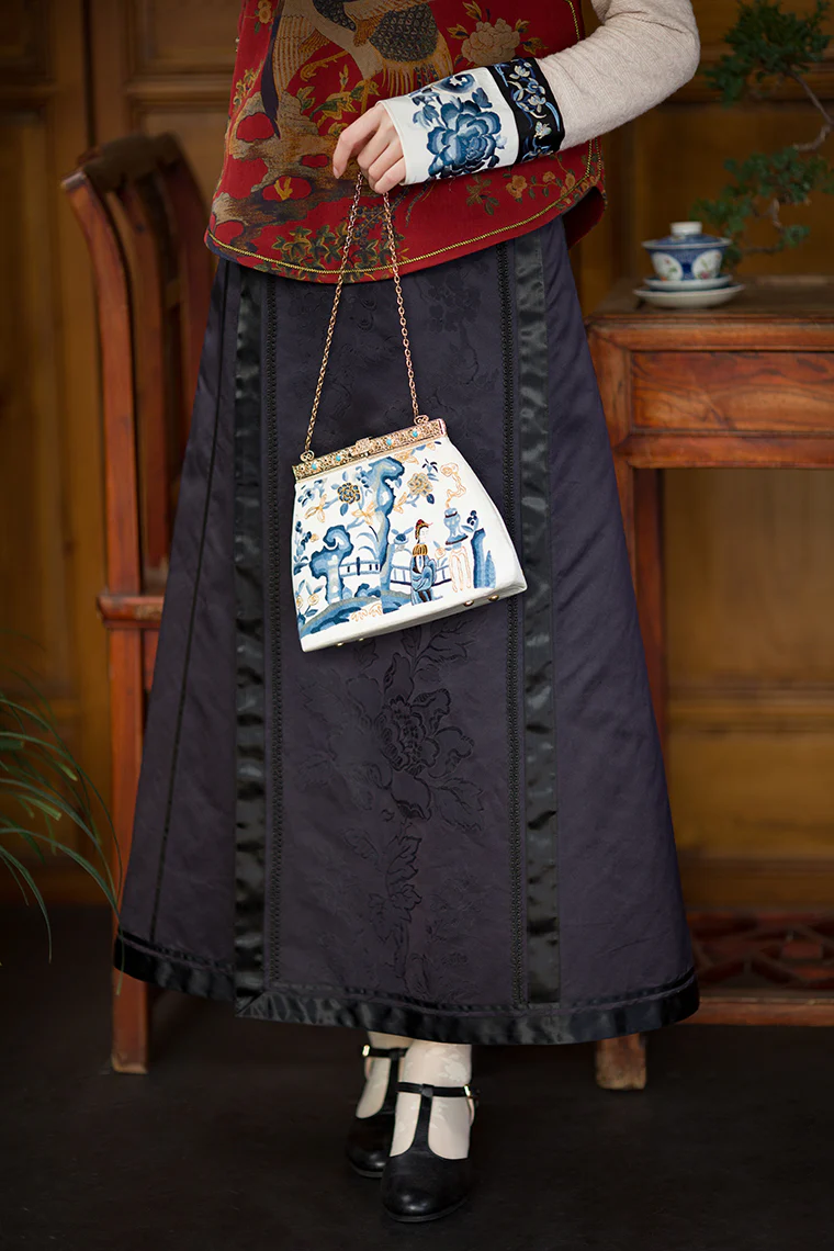 Moli Nuanyu 墨篱暖玉 Black Glass, Warm Jade Qing & Qipao Silk Embroidered Cuff Cable Knit Sweater - Image 16