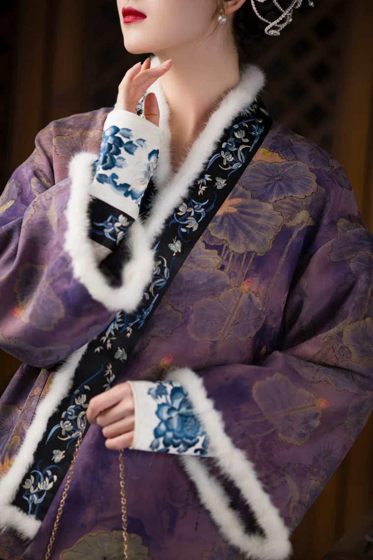 Moli Nuanyu 墨篱暖玉 Black Glass, Warm Jade Qing & Qipao Silk Embroidered Cuff Cable Knit Sweater - Image 7