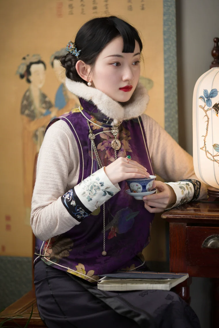 Moli Nuanyu 墨篱暖玉 Black Glass, Warm Jade Qing & Qipao Silk Embroidered Cuff Cable Knit Sweater - Image 9