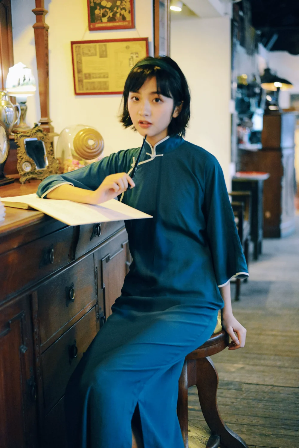 Mulan Xiang 木兰香 Magnolia Late 20s Bell Sleeve Contrast Trim Qipao - Image 3