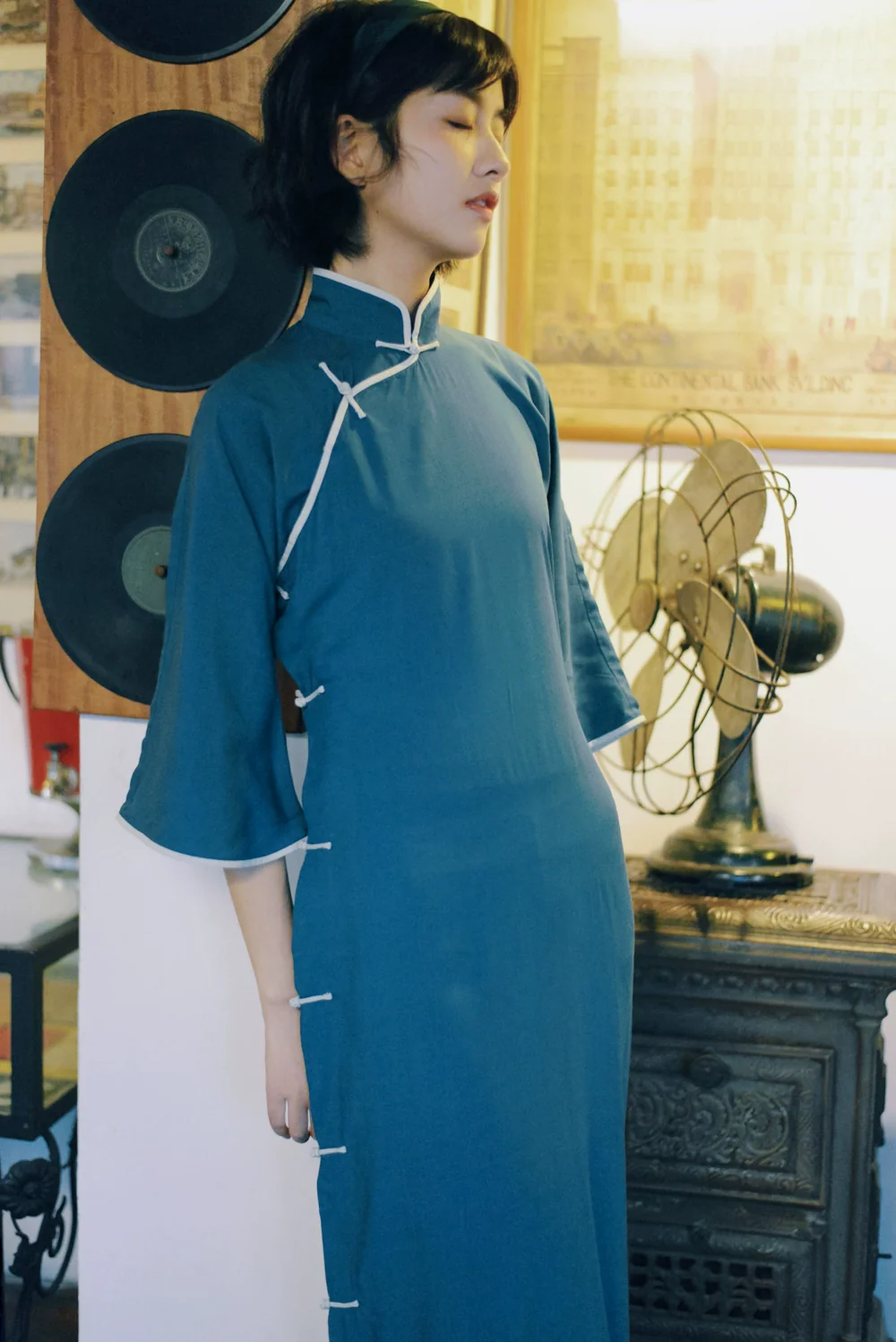 Mulan Xiang 木兰香 Magnolia Late 20s Bell Sleeve Contrast Trim Qipao - Image 5