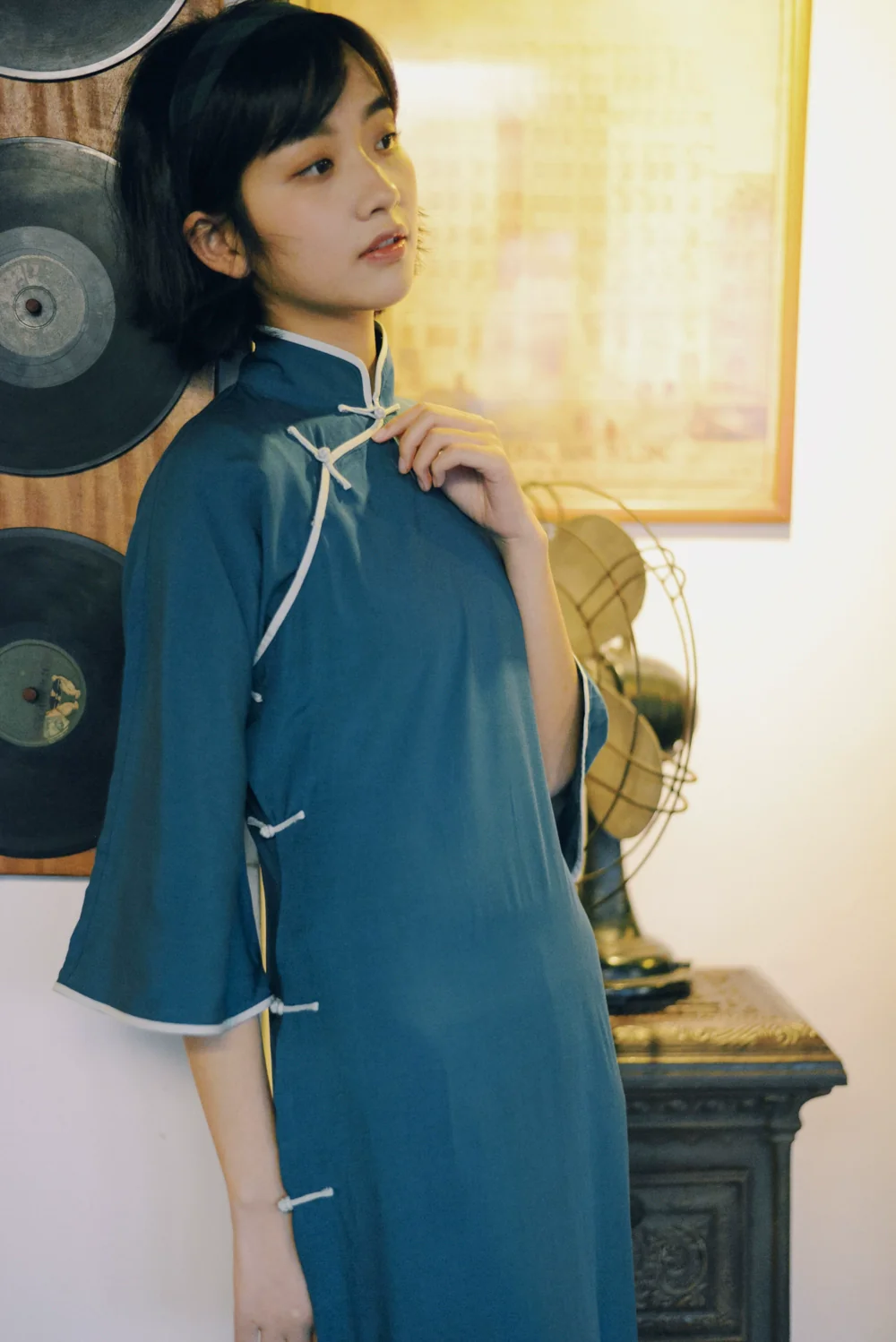 Mulan Xiang 木兰香 Magnolia Late 20s Bell Sleeve Contrast Trim Qipao - Image 6