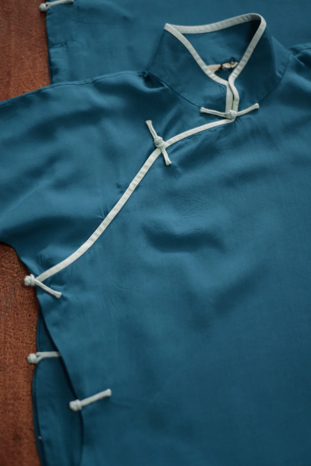 Mulan Xiang 木兰香 Magnolia Late 20s Bell Sleeve Contrast Trim Qipao - Image 8