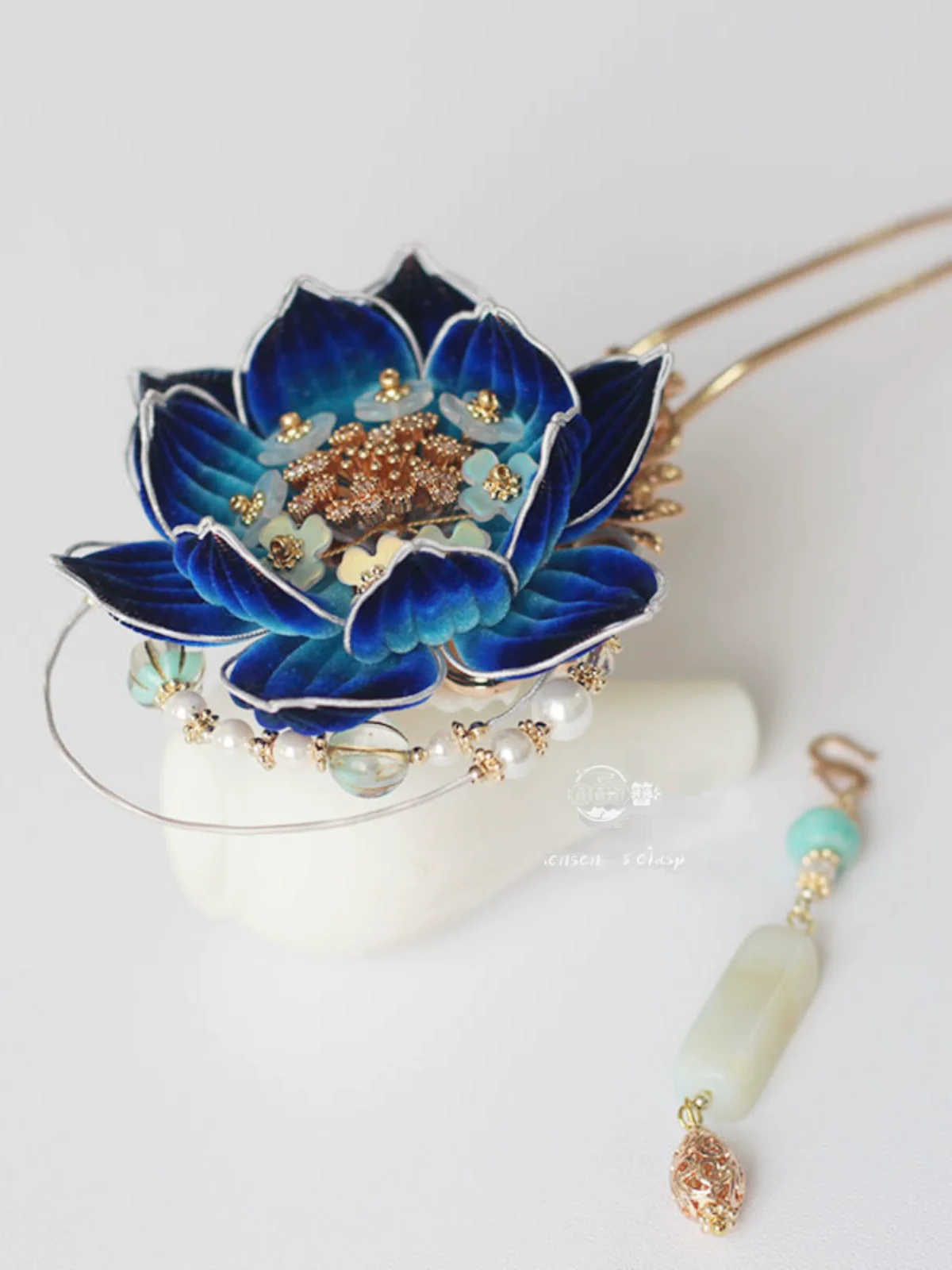 Nan Feng 南风 Southern Winds Velvet Flower Hairpins - Image 2
