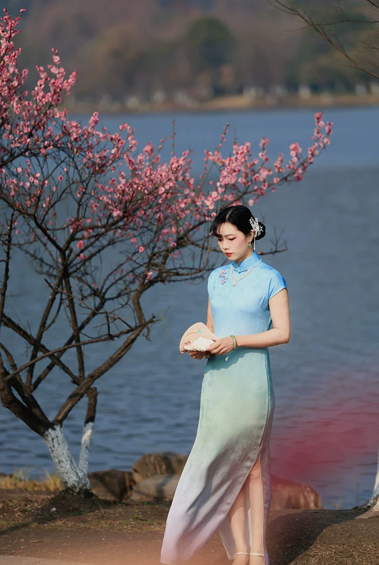 Ni 霓 Neon 1930s Gradient Leaf Jacquard Cap Sleeve Qipao - Image 3