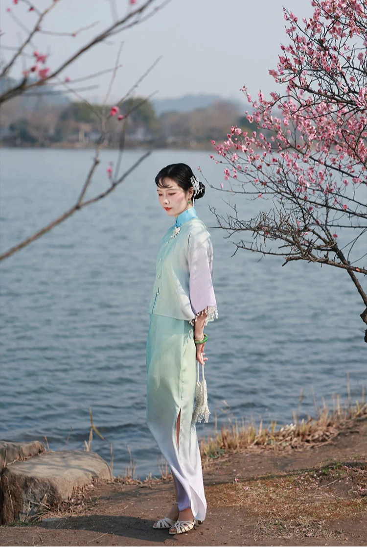 Ni 霓 Neon 1930s Gradient Leaf Jacquard Cap Sleeve Qipao - Image 6