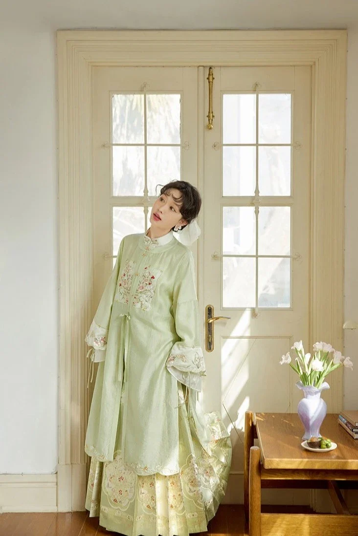 Paradise 天堂 Modernized Ming Dynasty Yuanling Changshan Mamian Spring Aoqun Set - Image 8