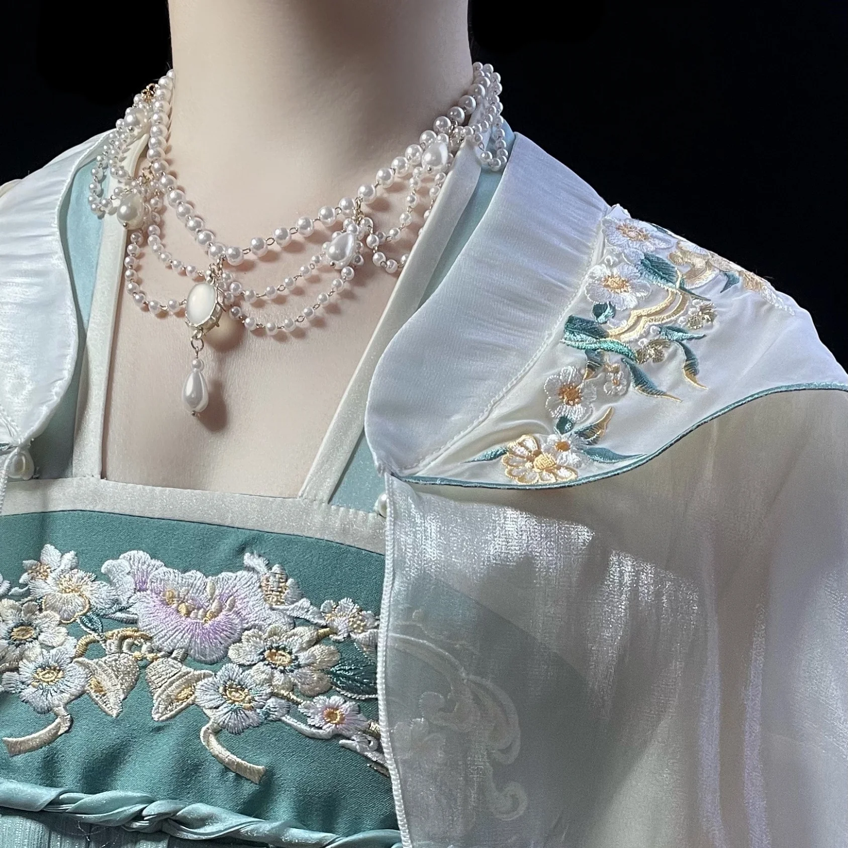 Shuijing 水晶 Pearl & Crystal Necklace - Image 3