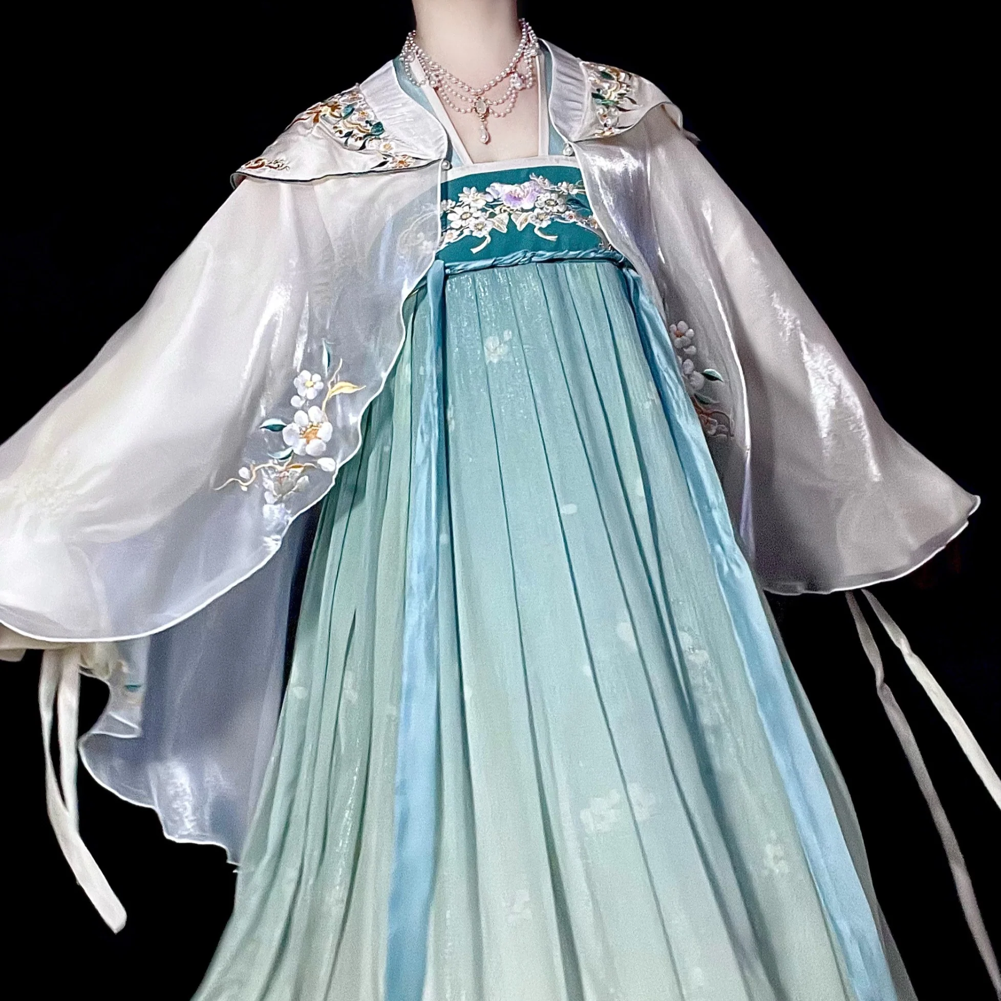 Shuijing 水晶 Pearl & Crystal Necklace - Image 4
