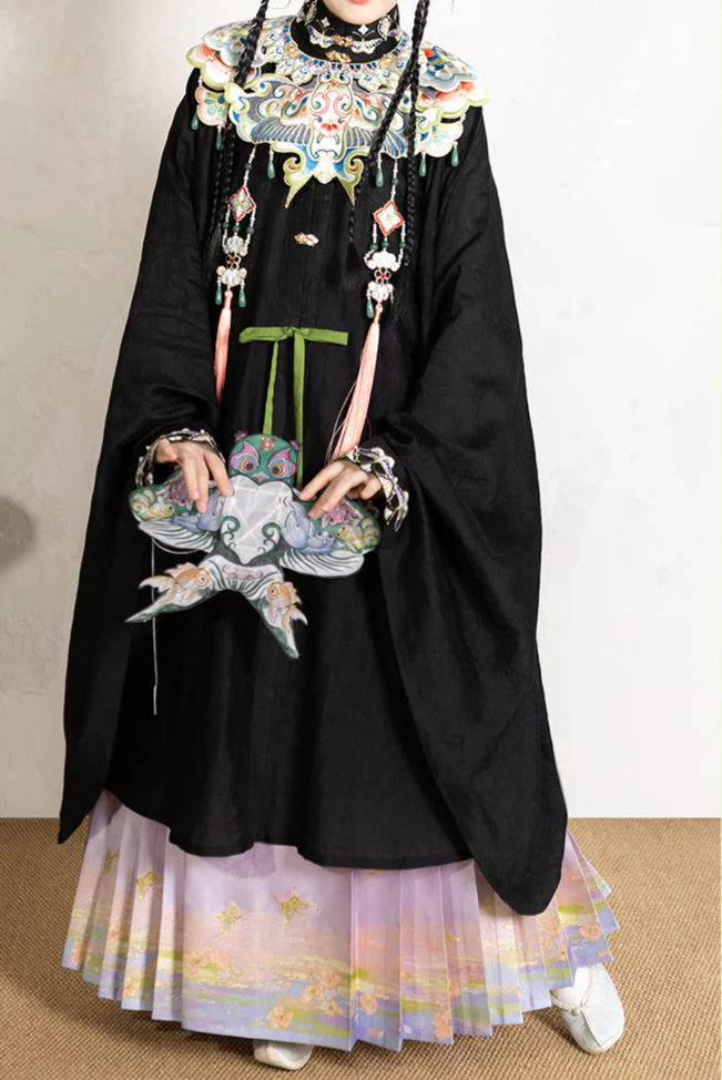 Piao Zheng 飘筝 Floating Kites Modernized Ming Yunjian Cloud Collar Long Top & Mamian Skirt Set - Image 10