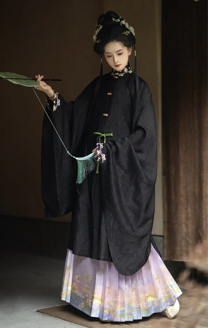 Piao Zheng 飘筝 Floating Kites Modernized Ming Yunjian Cloud Collar Long Top & Mamian Skirt Set - Image 6