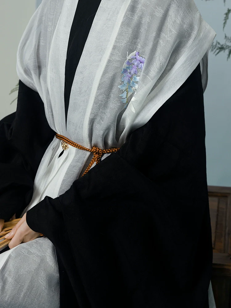 Pine & Snow 有松雪 Late Ming Dynasty Embroidered Bijia Aoqun Set - Image 2