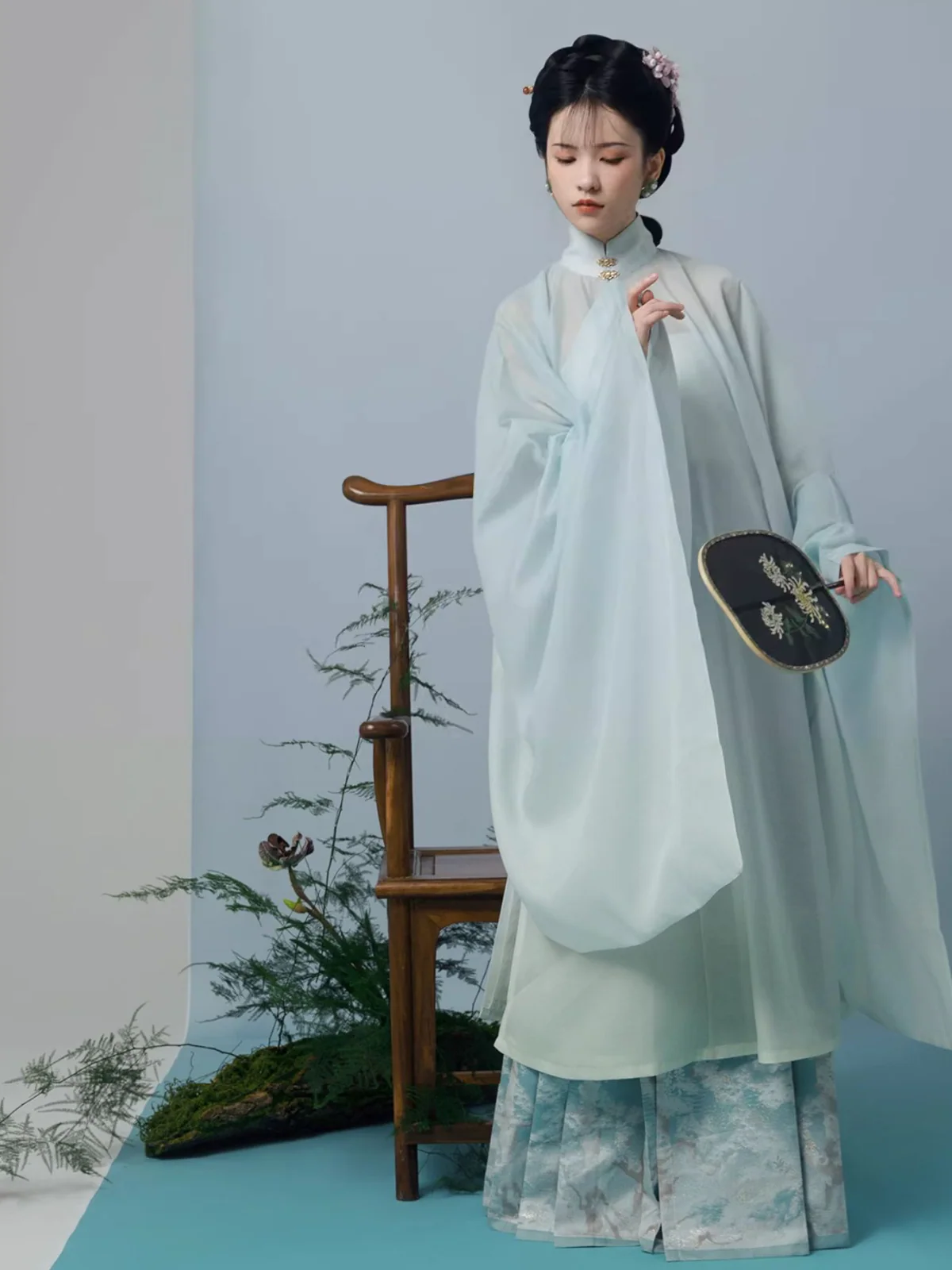 Pine & Snow 有松雪 Late Ming Dynasty Embroidered Bijia Aoqun Set - Image 4