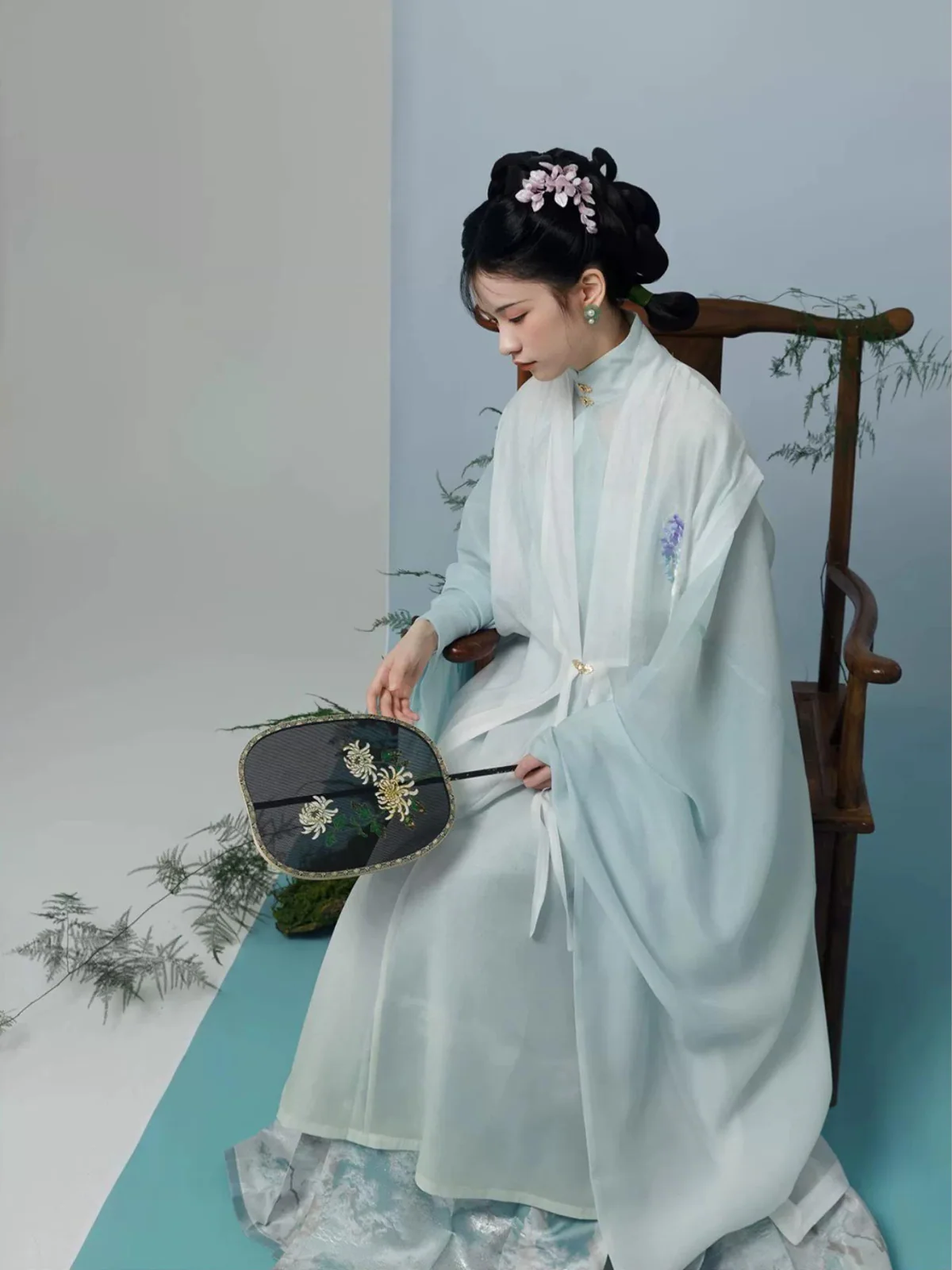 Pine & Snow 有松雪 Late Ming Dynasty Embroidered Bijia Aoqun Set - Image 5