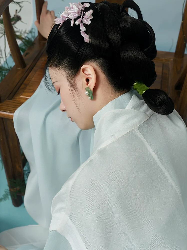 Pine & Snow 有松雪 Late Ming Dynasty Embroidered Bijia Aoqun Set - Image 6