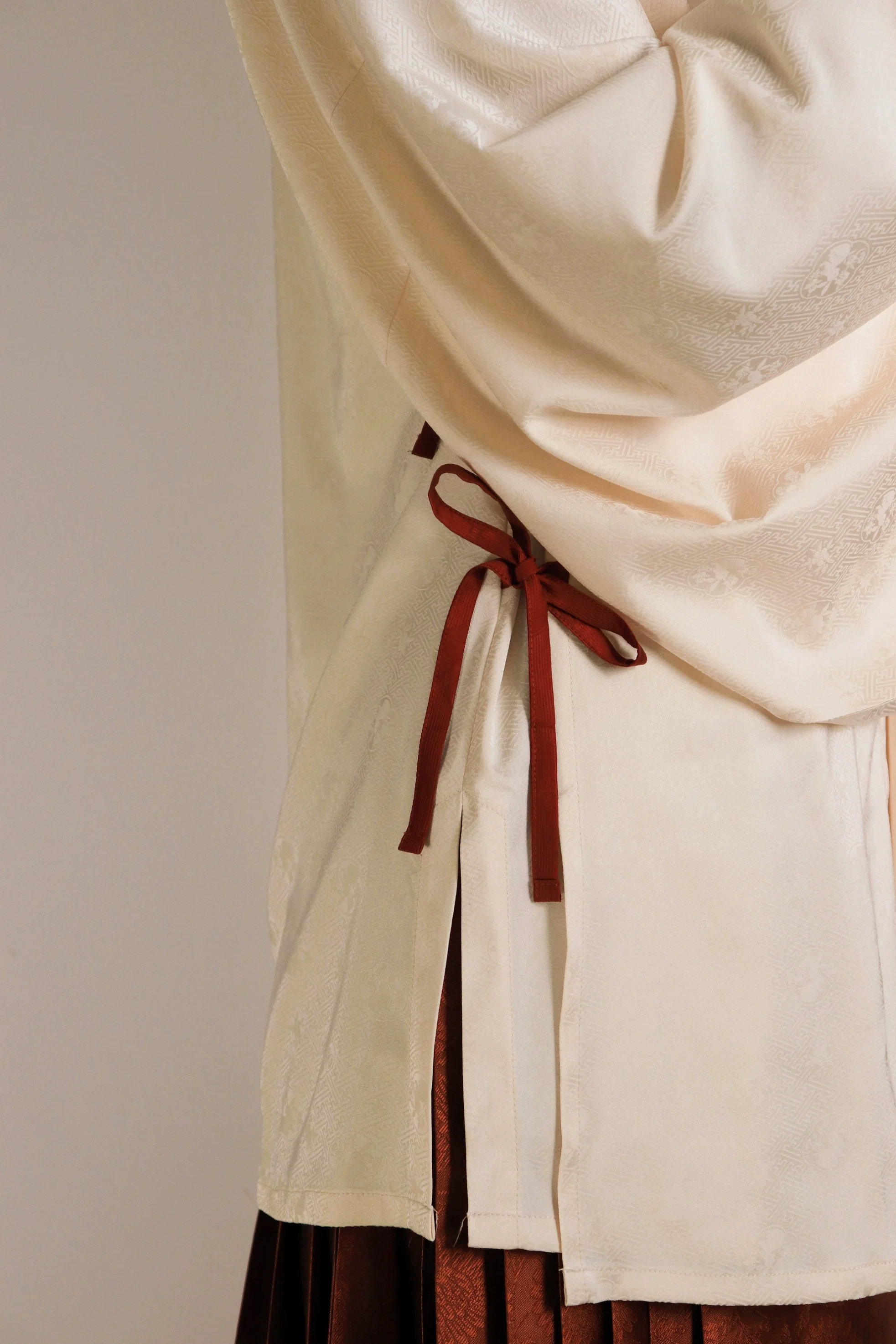 Pipa 琵琶 Lute Sleeve Middle Ming Dynasty Cross Collar Shirt - Image 8