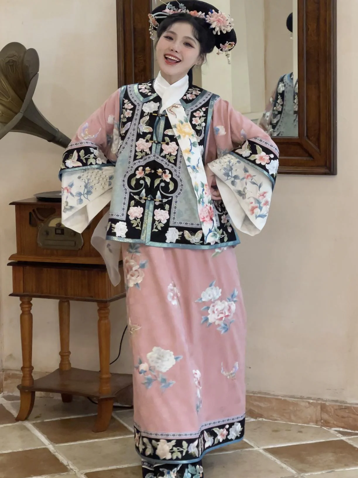 Qing Mei 青梅 Green Plum Qing Dynasty Changyi Dress & Majia Set - Image 11
