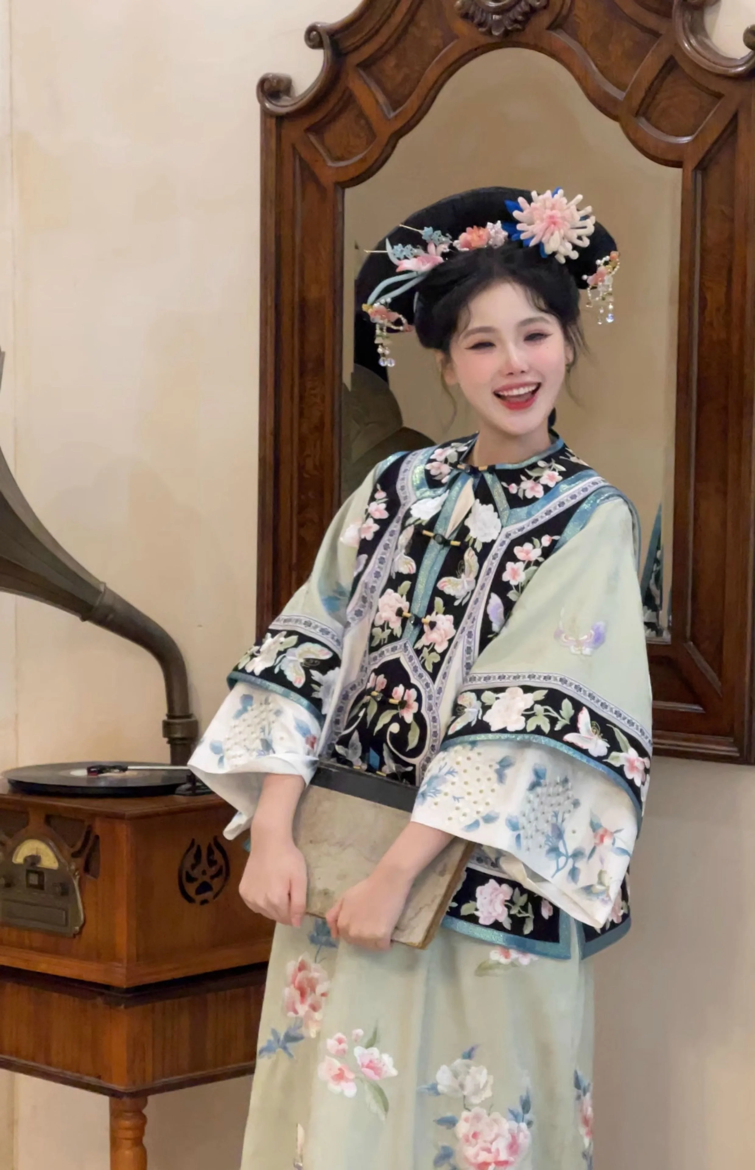 Qing Mei 青梅 Green Plum Qing Dynasty Changyi Dress & Majia Set - Image 12