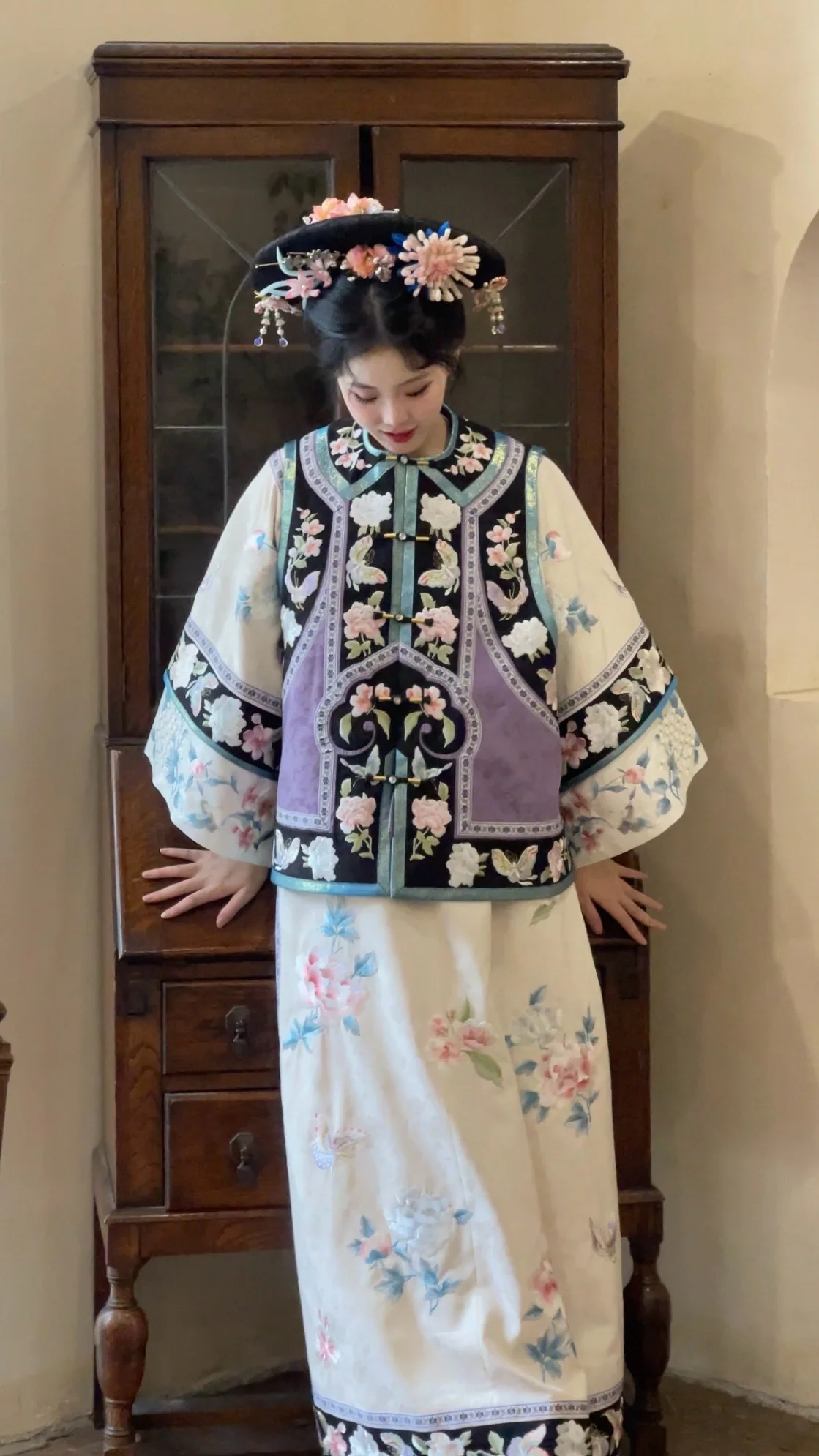 Qing Mei 青梅 Green Plum Qing Dynasty Changyi Dress & Majia Set - Image 13