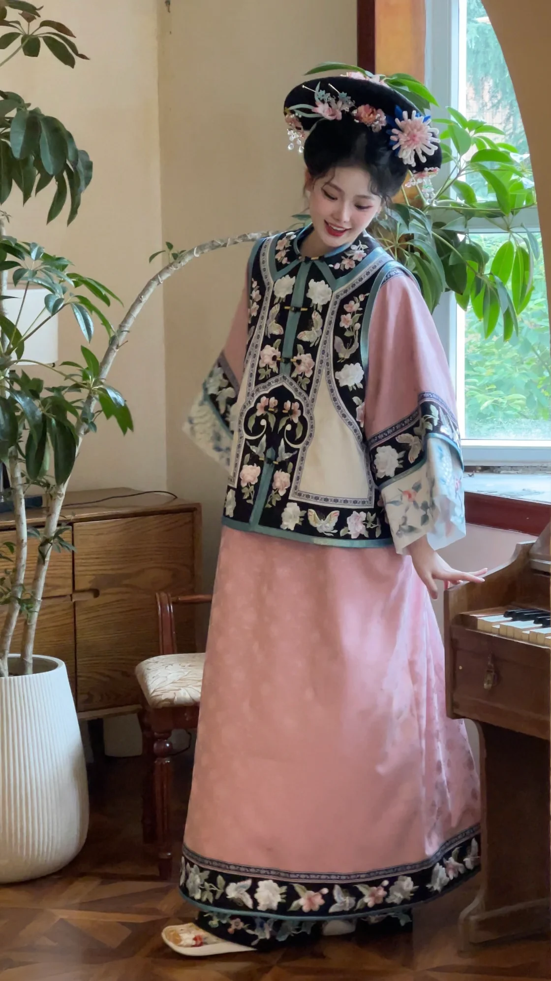 Qing Mei 青梅 Green Plum Qing Dynasty Changyi Dress & Majia Set - Image 14