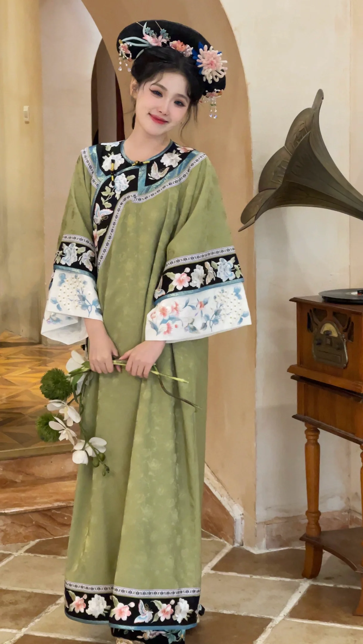Qing Mei 青梅 Green Plum Qing Dynasty Changyi Dress & Majia Set - Image 9