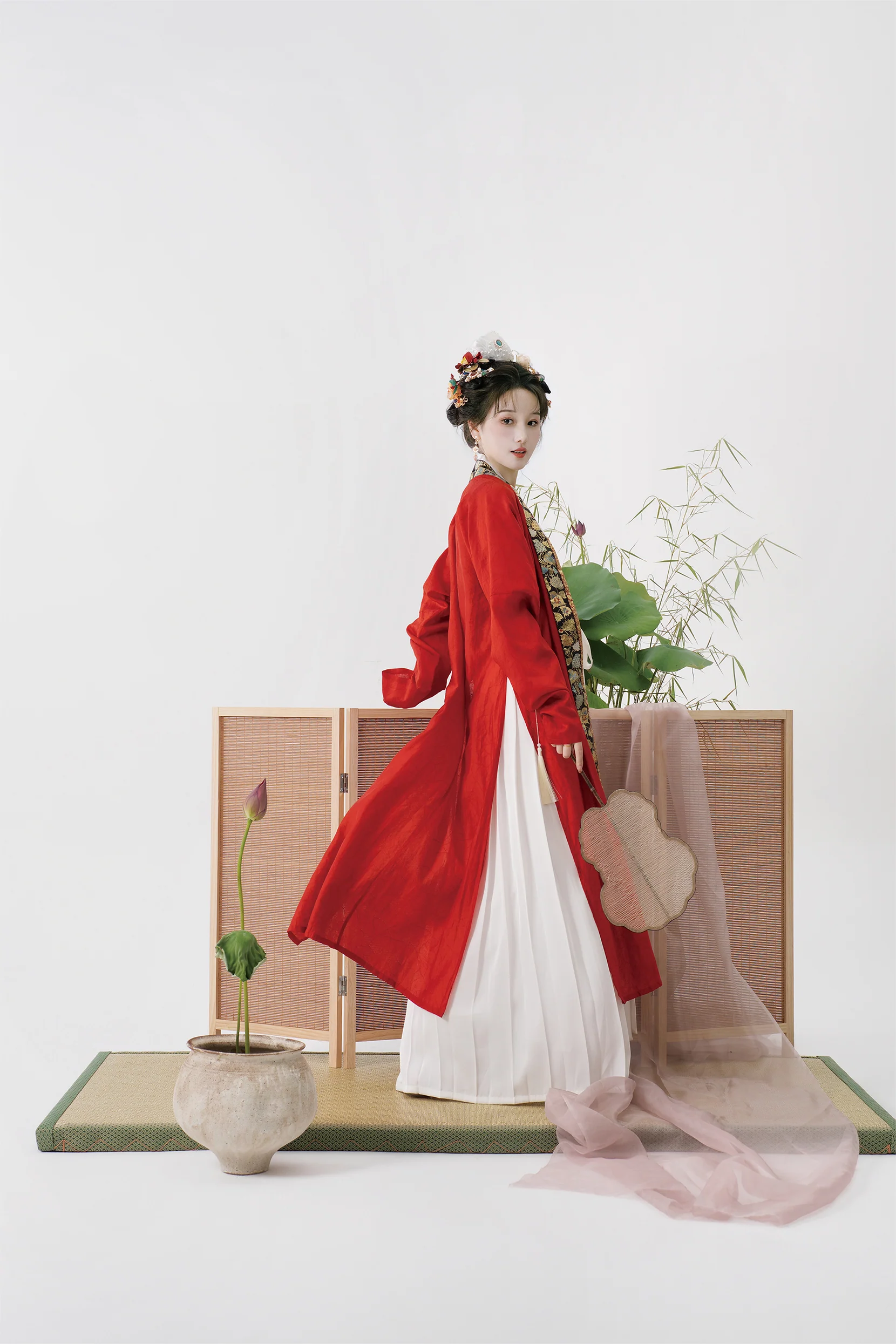 Serenade of Peaceful Joy 清平乐 Northern Song Dynasty Brocade Trim Changshan Top Bijia Vest & Baidiequn Skirt Set - Image 10
