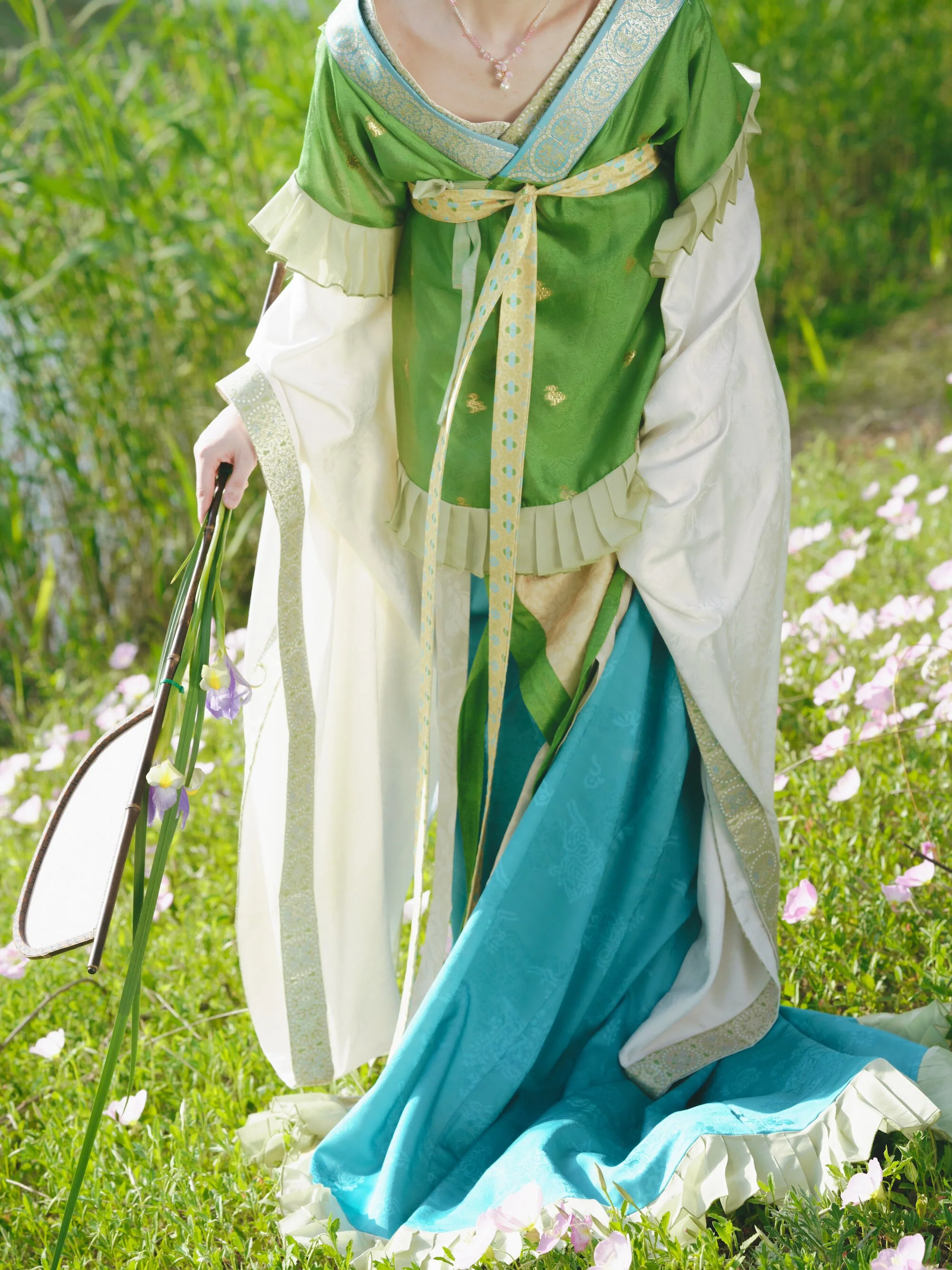 Qingbei Xu 倾杯序 Prelude to the Tilting Cup Sui & Northern Southern Dynasty Guiyi Swallow Tail Ruqun Set - Image 3