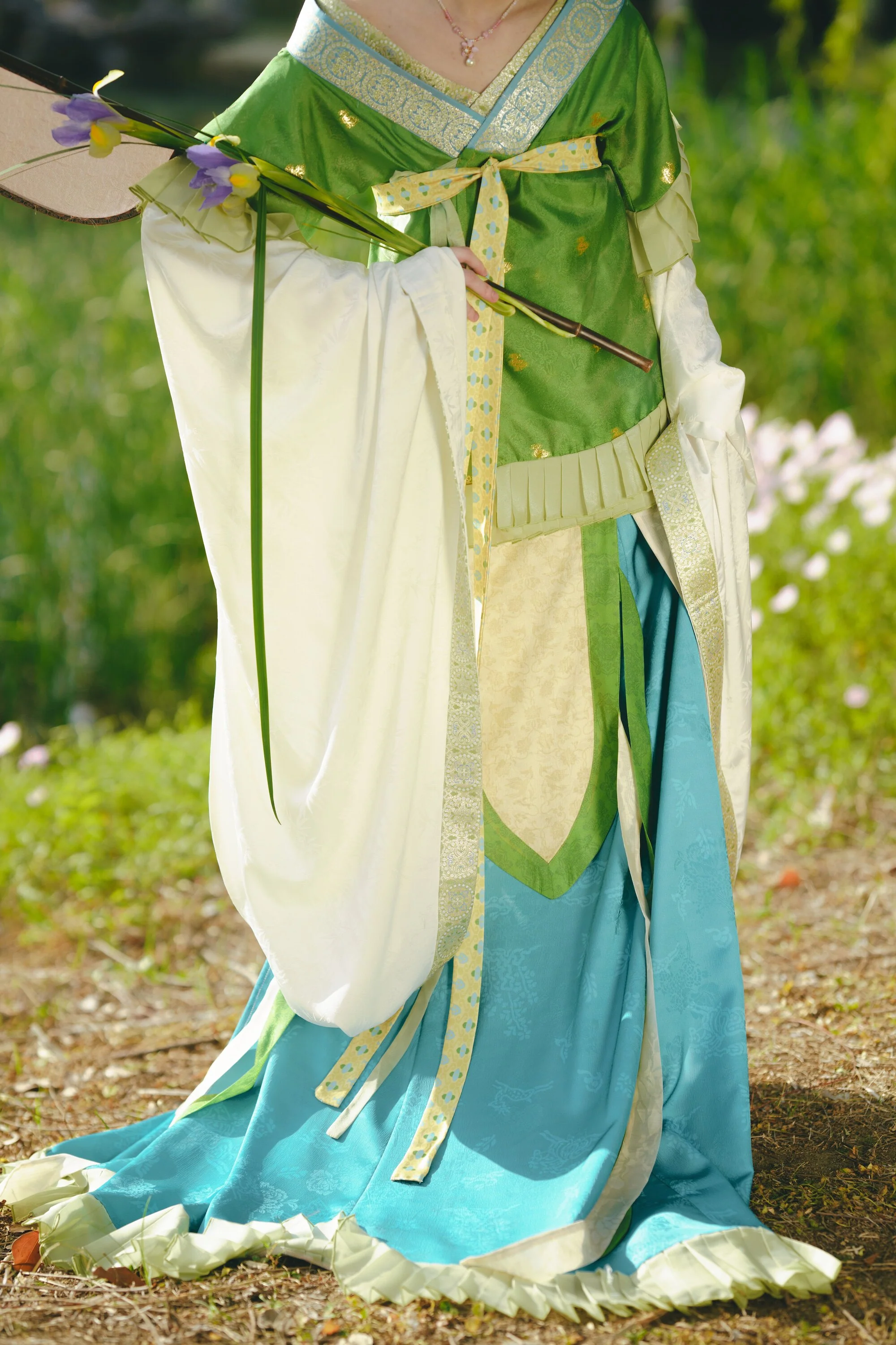 Qingbei Xu 倾杯序 Prelude to the Tilting Cup Sui & Northern Southern Dynasty Guiyi Swallow Tail Ruqun Set - Image 9