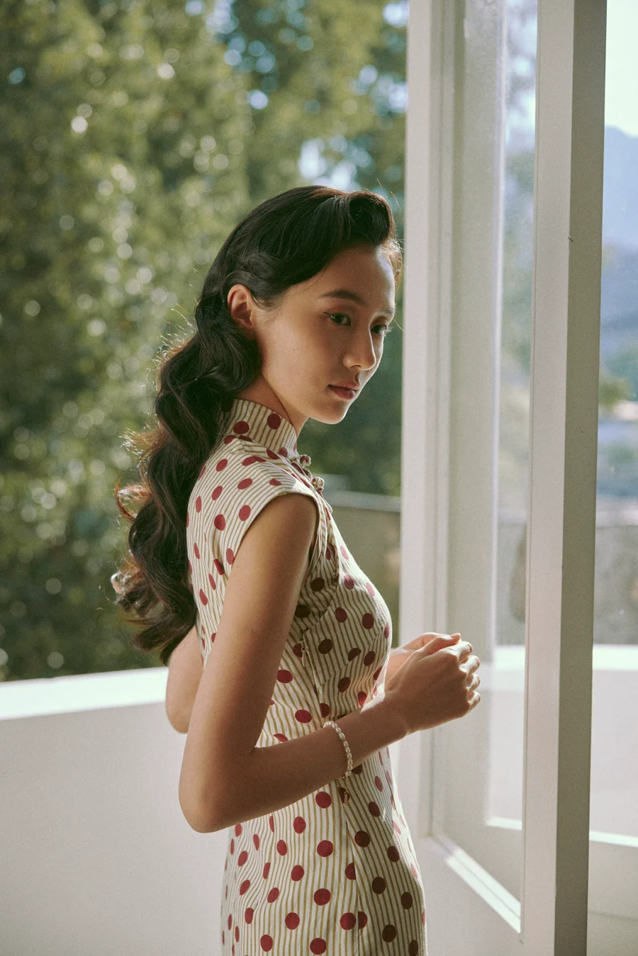 Yuan Wuqu 圆舞曲 Waltz of Youth Midcentury Hong Kong Daily Cap Sleeve Qipao - Image 8