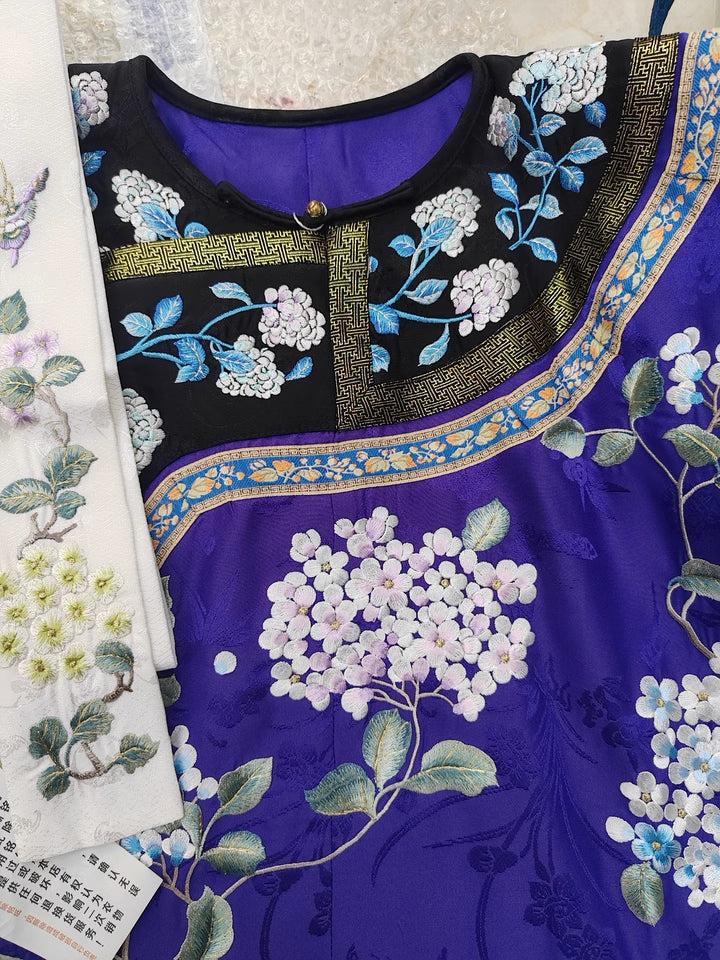 Qiongzhi Yulu 琼枝玉露 Delectable Wine Qing Dynasty Embroidered Hyacinths Manchurian Changpao Robe - Image 17