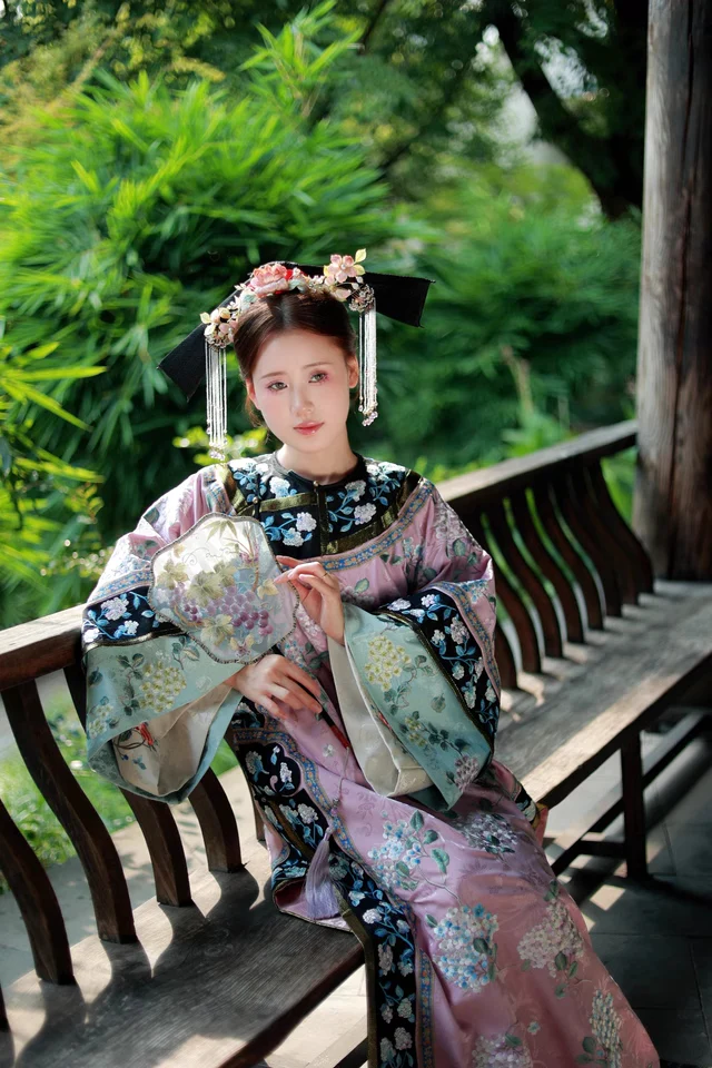 Qiongzhi Yulu 琼枝玉露 Delectable Wine Qing Dynasty Embroidered Hyacinths Manchurian Changpao Robe - Image 5