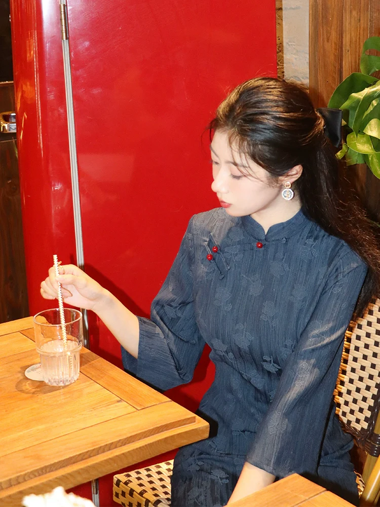 Qiu Yu 秋雨 Autumn Rain Modernized Plus Size Floral Jacquard Bell & Short Sleeve Qipao - Image 4