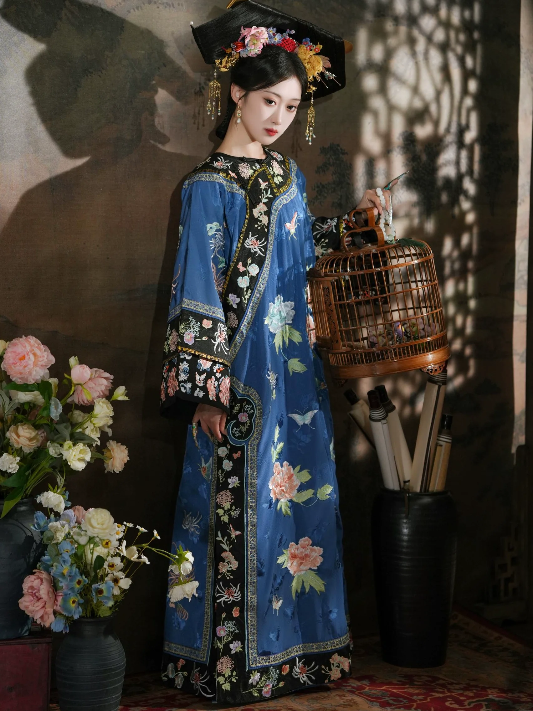 Ruyi 如意 Qing Dynasty Embroidered Changyi Dress - Image 3