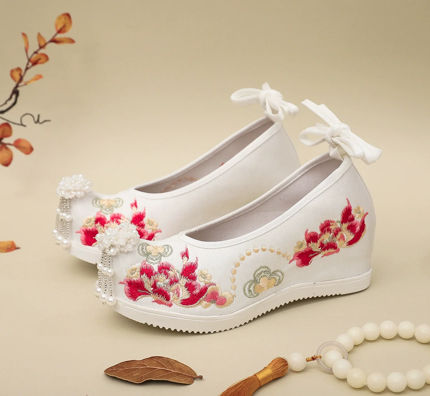 Sai Hong 腮红 Song Ming Embroidered Pearl Pointed Toe Gongxie Shoes - Image 13