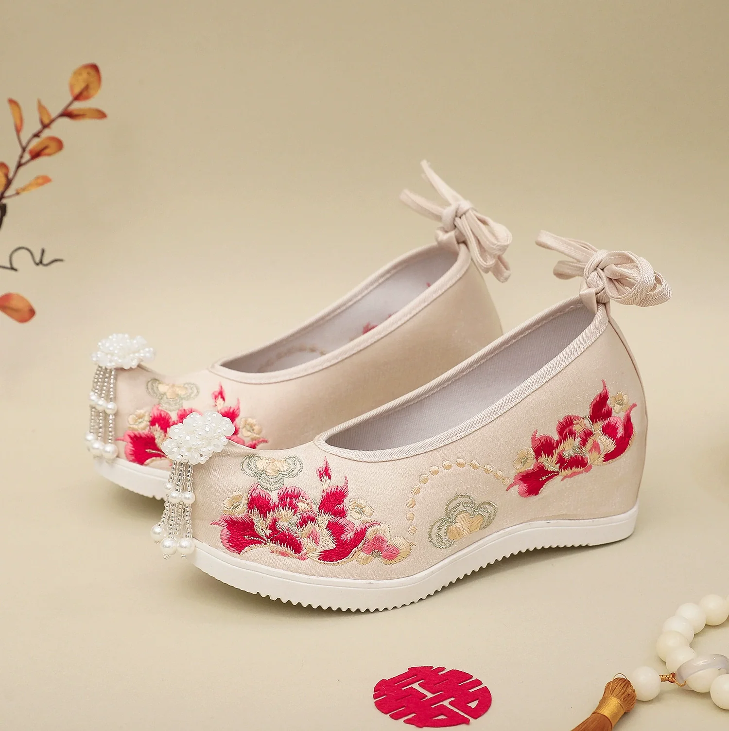 Sai Hong 腮红 Song Ming Embroidered Pearl Pointed Toe Gongxie Shoes - Image 16