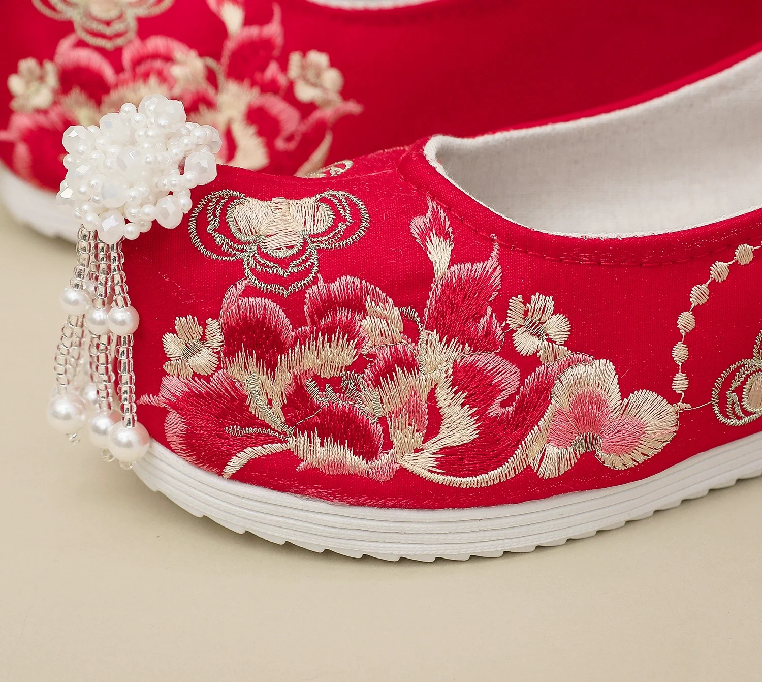 Sai Hong 腮红 Song Ming Embroidered Pearl Pointed Toe Gongxie Shoes - Image 5