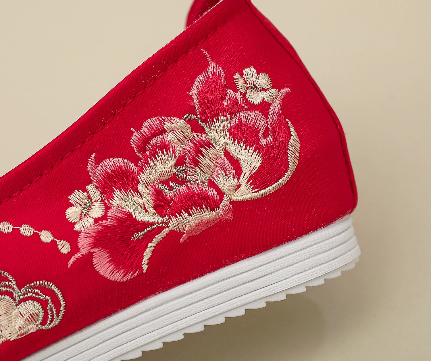 Sai Hong 腮红 Song Ming Embroidered Pearl Pointed Toe Gongxie Shoes - Image 6