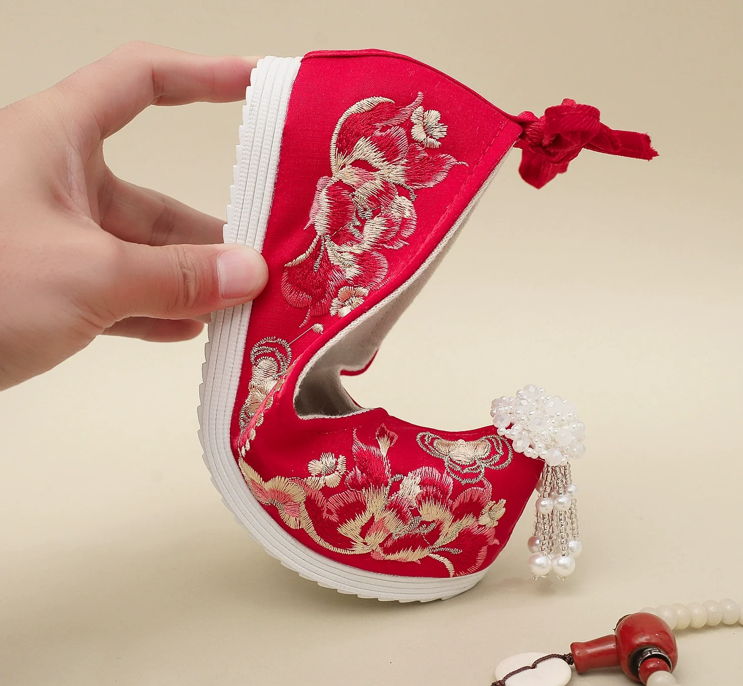 Sai Hong 腮红 Song Ming Embroidered Pearl Pointed Toe Gongxie Shoes - Image 8