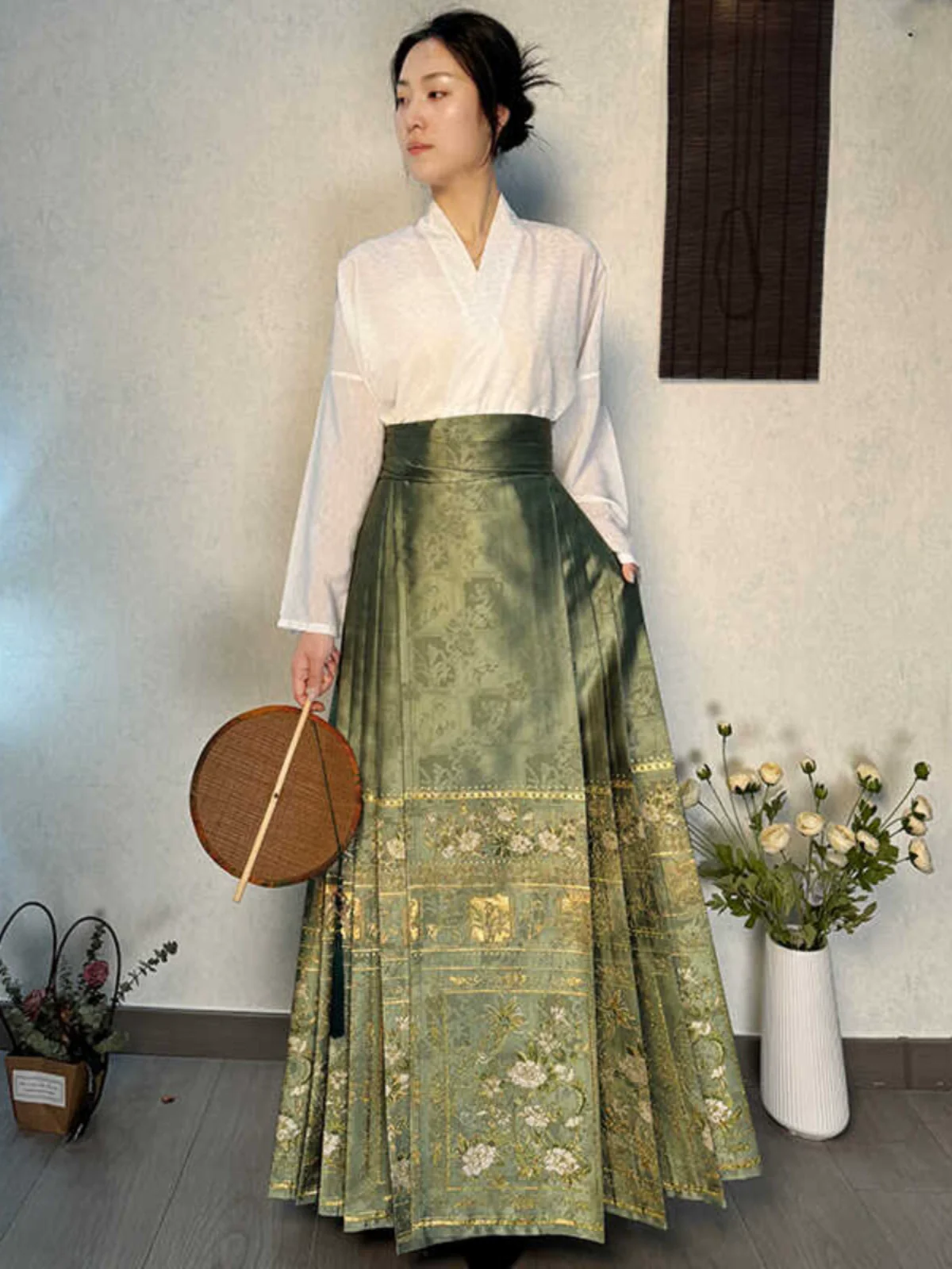 Shan Ping 扇屏 Folding Screen Ming Dynasty Mamian Skirt - Image 2