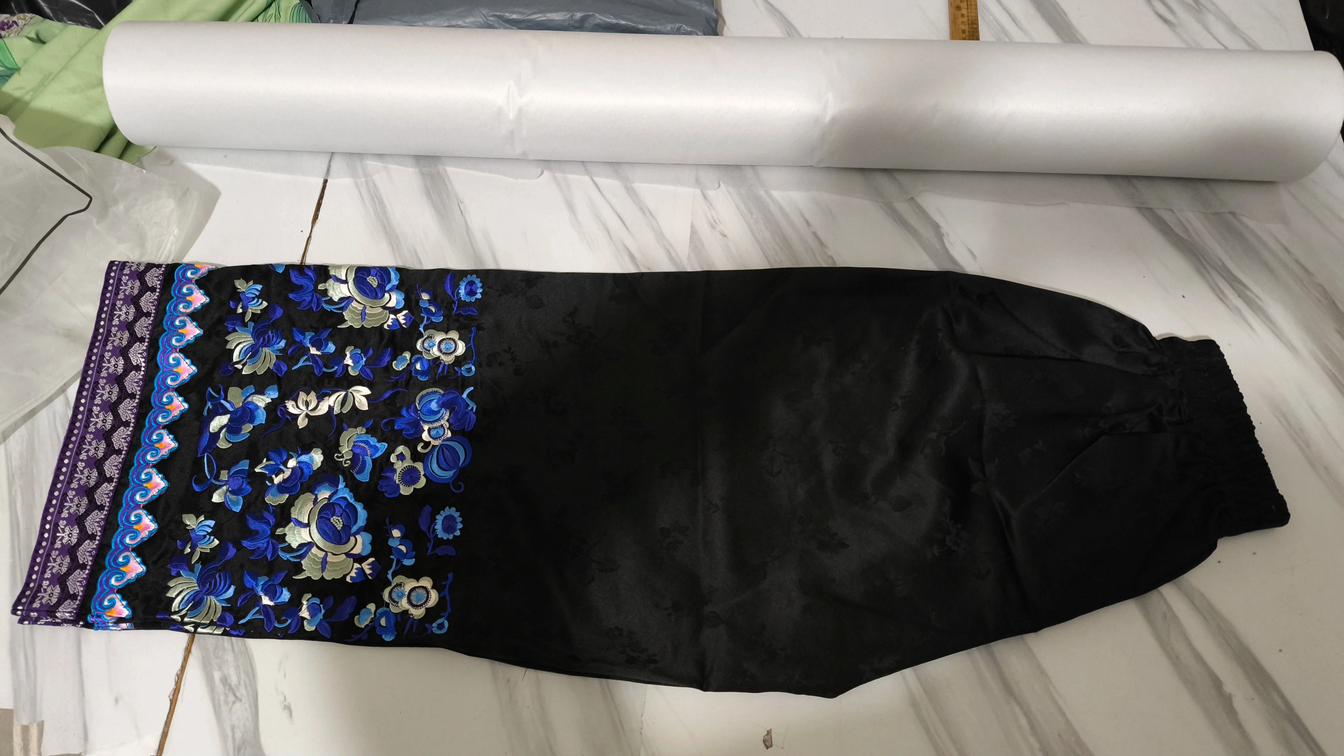 Shang Ling 尚翎 Tail Feathers Qing Han Women's Embroidered Chenku Trousers - Image 7