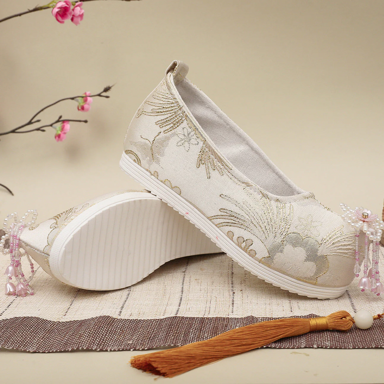 Shanhui Jiao 珊瑚礁 Coral Reef Song Ming Floral Brocade Pearl Flower Qiao Tou Shoes - Image 2