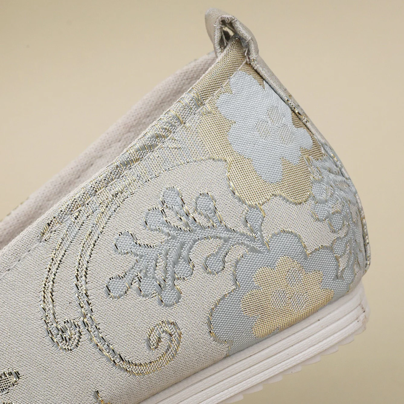 Shanhui Jiao 珊瑚礁 Coral Reef Song Ming Floral Brocade Pearl Flower Qiao Tou Shoes - Image 7