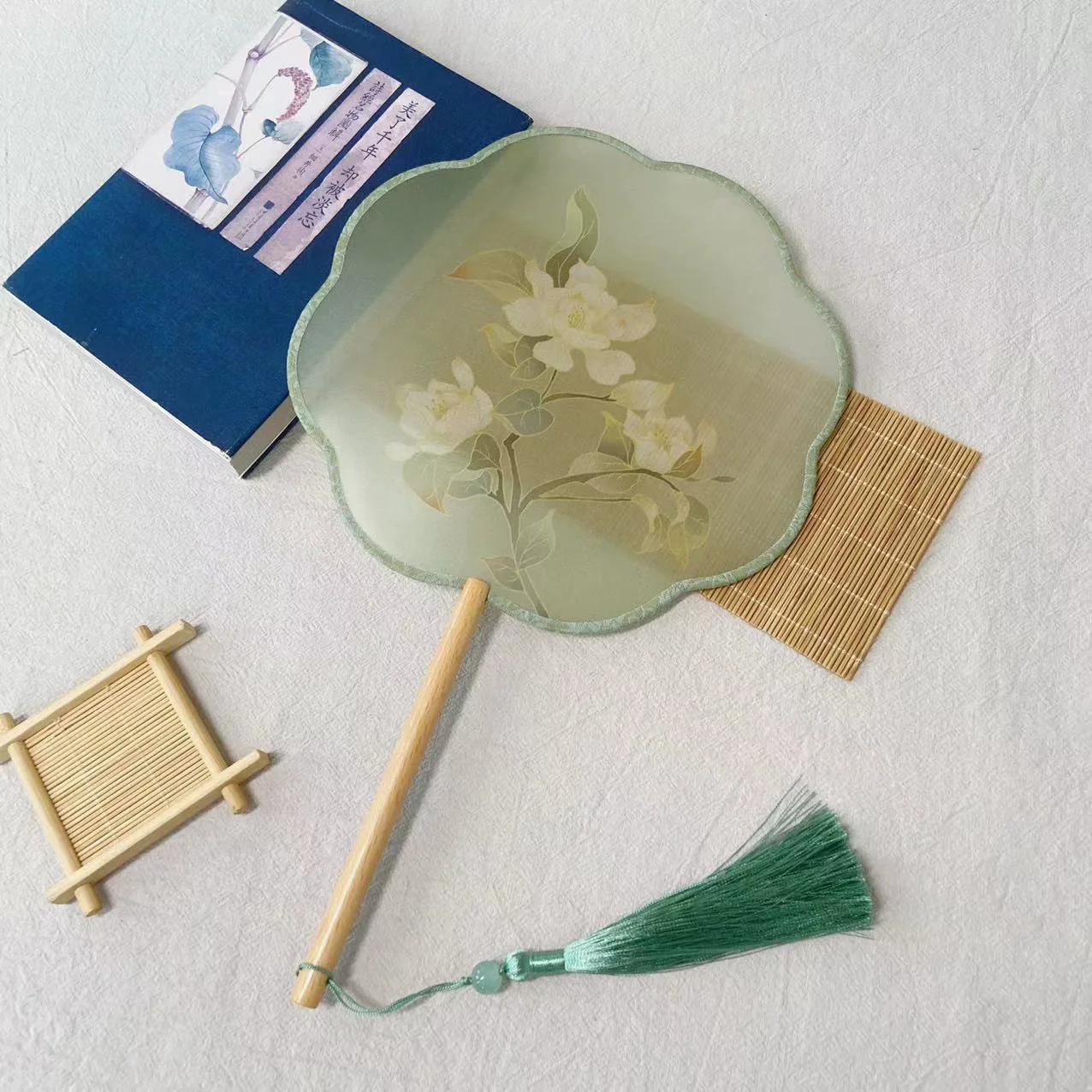 Shanzi 扇子 Translucent Silk Floral Print Tuanshan Round Fan - Image 11